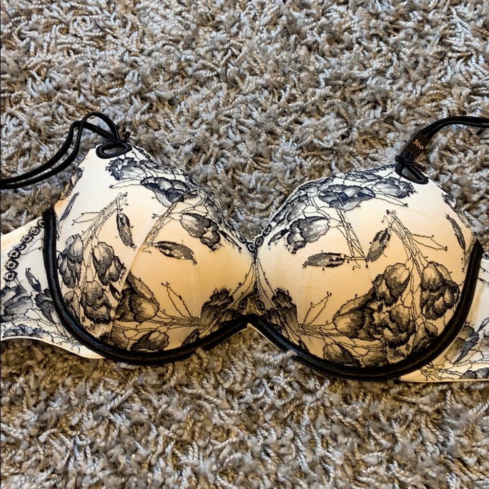 Brand New Victoria’s Secret Sexy little things bra